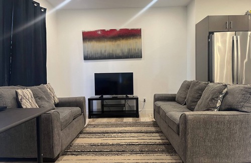 Winnipeg Apartment | Modern & Central 3BED/2BATH near Health Science Center