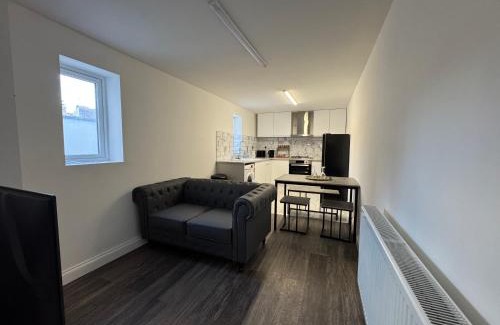 Wellingborough Apartment | Modern Central Apartments with Balcony