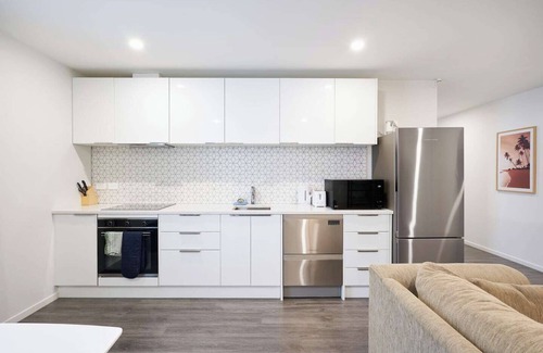 Dunedin City Centre Apartment | Modern Central Apartment, Flexible Bed Options