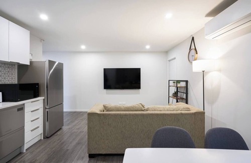 Dunedin City Centre Apartment | Modern Central Apartment, Flexible Bed Options