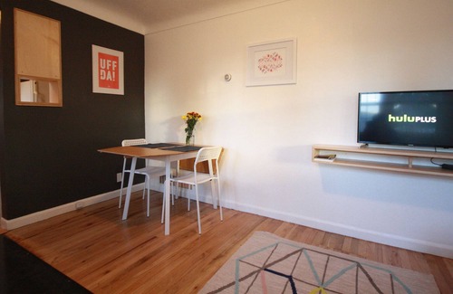 Central - Terry Cottage | Modern Central Cottage
