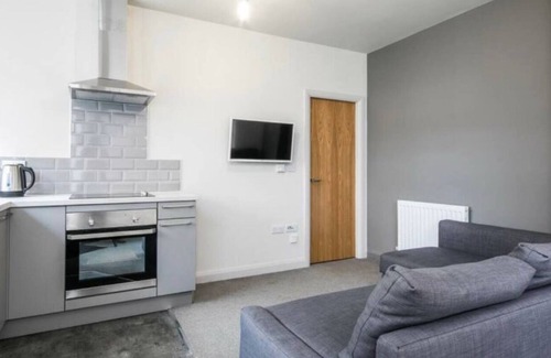 Sheffield City Centre Apartment | Modern Central Edwardian Apartment 4pp Private Ent