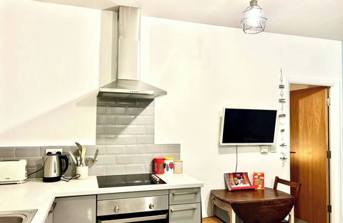Sheffield City Centre Apartment | Modern Central Edwardian Apartment 4pp Private Ent