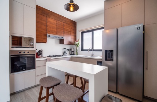 Arrecife House | Modern & centrally located with private pool & BBQ - Walk to Everything!