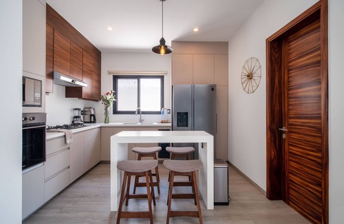 Arrecife House | Modern & centrally located with private pool & BBQ - Walk to Everything!