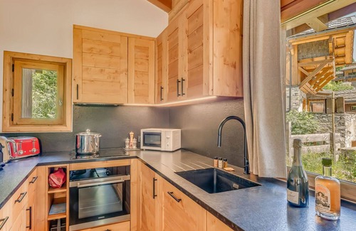 Les Brevieres Ski Chalet | Modern chalet 5 bedrooms with jacuzzi, near ski lifts