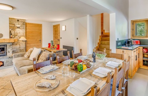 Les Brevieres Ski Chalet | Modern chalet 5 bedrooms with jacuzzi, near ski lifts