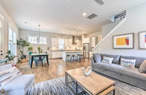 Oakhurst House | Modern Charlotte Home ~ 4 Mi to Downtown!
