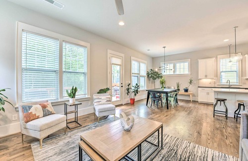 Oakhurst House | Modern Charlotte Home ~ 4 Mi to Downtown!