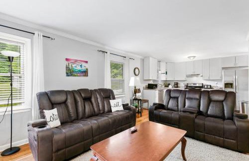 Greensboro House | Modern Charm and Garden View
