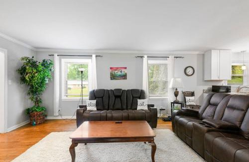 Greensboro House | Modern Charm and Garden View