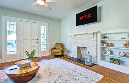 Mobile House | Modern Chateau Remodeled Home Close to Downtown
