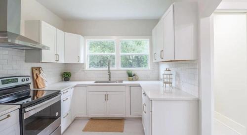 Mobile House | Modern Chateau Remodeled Home Close to Downtown