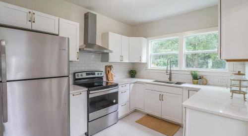 Mobile House | Modern Chateau Remodeled Home Close to Downtown
