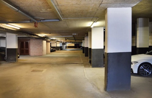 Leith Apartment | Modern Chic Apartment W/free Parking, gym and lift access