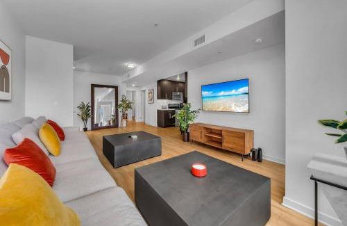 Downtown Apartment | Modern & chic in Heart of Downtown Santa Monica