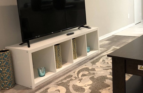 Loring Heights Condo | Modern chic living with a splash of AQUA