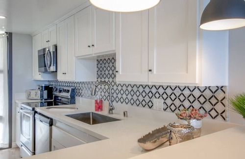 Venice Condo | Modern, Chic Marina Retreat w/Gorgeous City Views | Office Space w/Wifi
