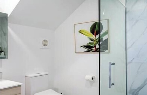 Upper Riccarton House | Modern Chic Retreat 2 Bed, 2 Bath: Riccarton