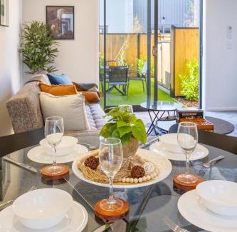 Upper Riccarton Apartment | Modern Chic Retreat 2 Bed, 2 Bath: Riccarton