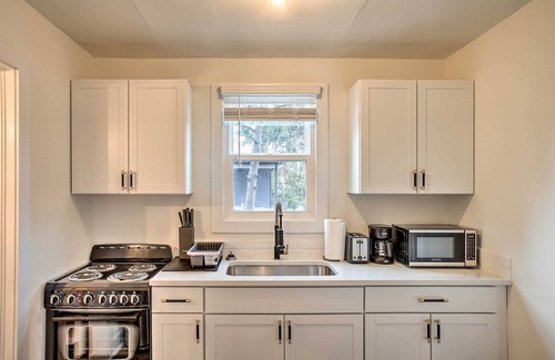 West Central Apartment | Modern-Chic Studio ~ 1 Mile to Dtwn Spokane!