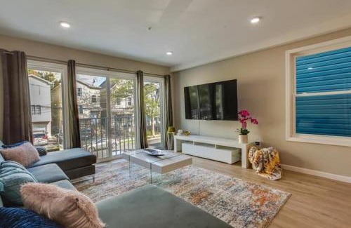 Ampere Apartment | Modern City Getaway Near Downtown Newark & NYC