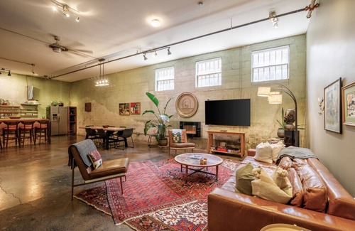 Court House Hill Apartment | Modern City Loft Downtown Lynchburg VA LYH HUGE