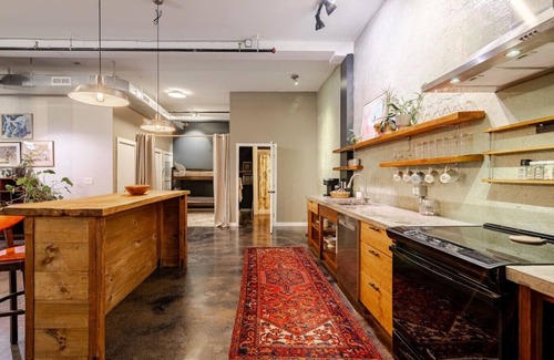 Court House Hill Apartment | Modern City Loft Downtown Lynchburg VA LYH HUGE