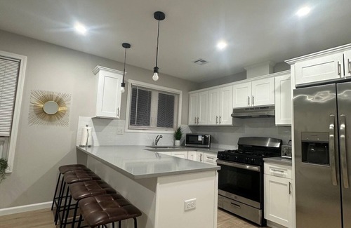 Ampere House | Modern City Near Downtown Newark, NYC, EWR