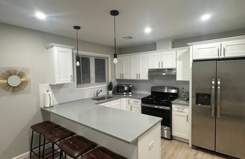 Ampere House | Modern City Near Downtown Newark, NYC, EWR