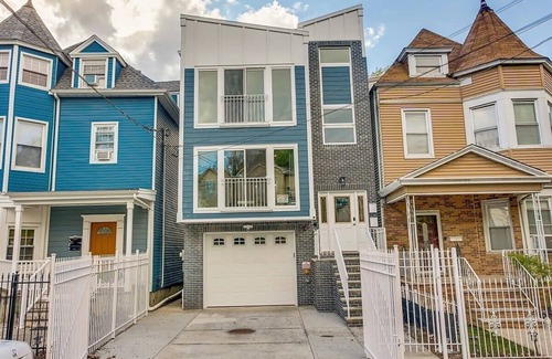Ampere House | Modern City Near Downtown Newark, NYC, EWR
