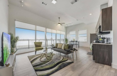 Cedars Apartment | Modern Cityviews I Gym I Free Parking