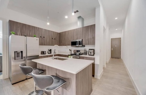 Cedars Apartment | Modern Cityviews I Gym I Free Parking