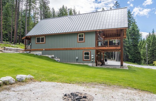 Ardenvoir Cabin | Modern, clean, beautiful cabin in Plain, near Lake Wenatchee with a hot tub!