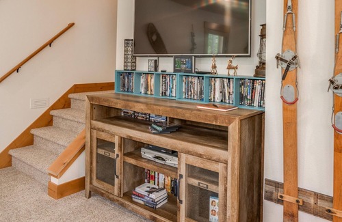 Ardenvoir Cabin | Modern, clean, beautiful cabin in Plain, near Lake Wenatchee with a hot tub!