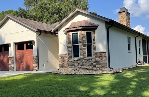 Candler House | Modern Clean Lake Weir Home - Close to Villages - Monthly Rentals Available