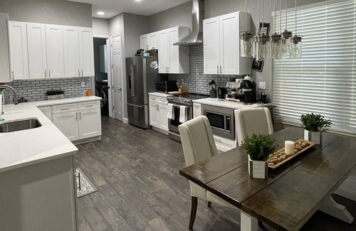 Candler House | Modern Clean Lake Weir Home - Close to Villages - Monthly Rentals Available