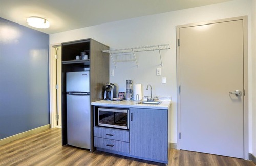 Palmyra Apartment | Modern Clean Pet Friendly Hotel Room