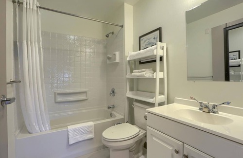 Palmyra Apartment | Modern Clean Pet Friendly Hotel Room