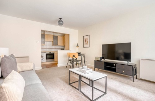 Barbican Apartment | Modern Clerkenwell 1BR w/Private Terrace, near Barbican, by Blueground