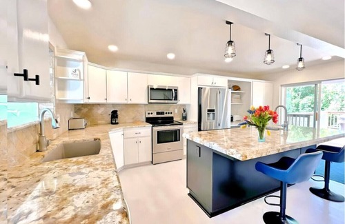 Brookings House | Modern Coast Escape |Hot Tub & Games |Near Beach