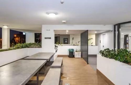 Buddina Apartment | Modern Coastal Apartment - Walk to beach and shops