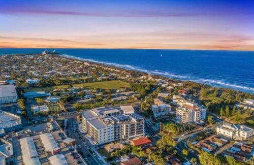 Buddina Apartment | Modern Coastal Apartment - Walk to beach and shops