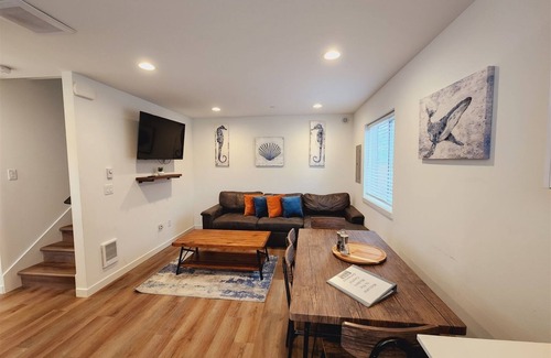 Ocean Shores House | Modern Coastal Getaways # 2 ~Brand New in Downtown Ocean Shores~