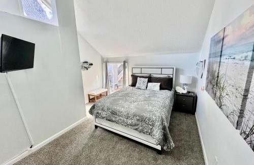 Ocean Ridge House | Modern Coastal Retreat Near the Beach and Golf - Sleeps 4