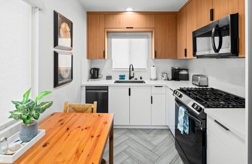 Ocean Beach Apartment | Modern Coastal Retreat 2 Blocks to Beach & Cafes