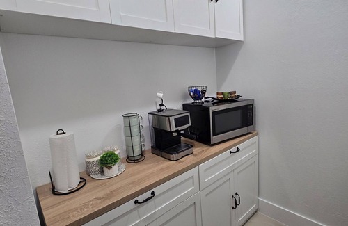 Lantana Apartment | Modern Coastal Studio 5 Mins to the BeachnPeaceful getaway near the coast!