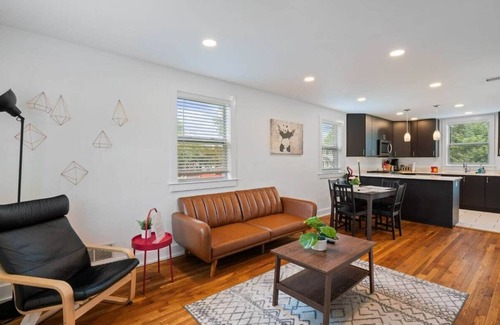 Potomac West House | Modern Colonial House, 5m to DC & DCA | CozySuites