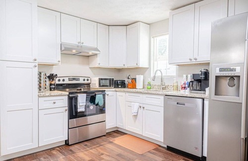 Columbus House | Modern Columbus Haven Military/Travel agents