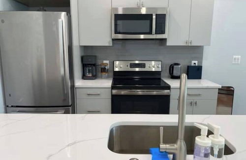 Georgetown Apartment | Modern Comfort 2-bed. King bed